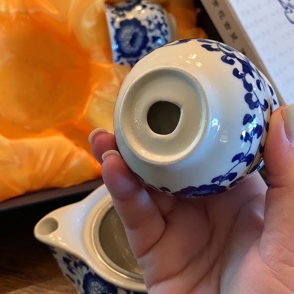 Chinoiserie Blue and White Tea Set - Picture 5 of 8